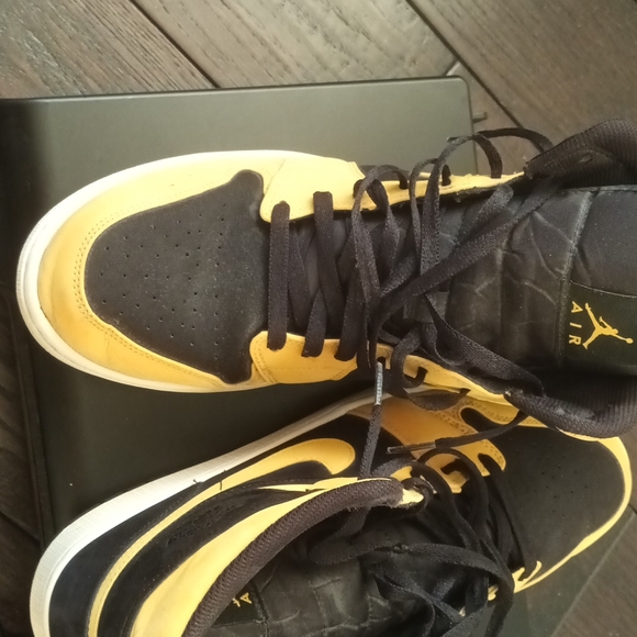 Nike - Picture 2 of 3